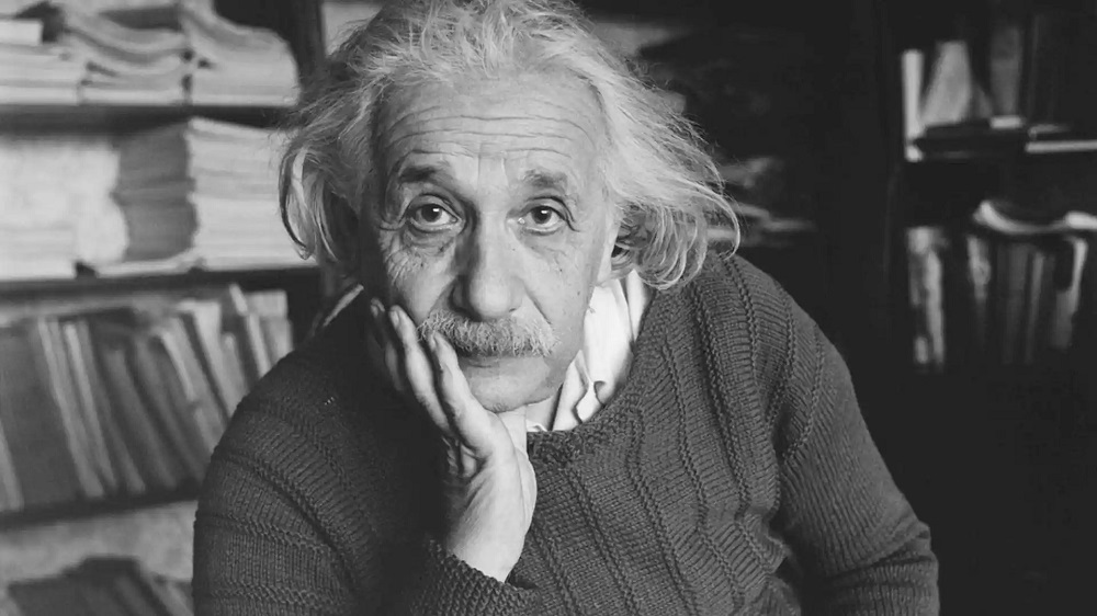 بیوگرافی آلبرت انیشتین + علت مرگ انیشتین